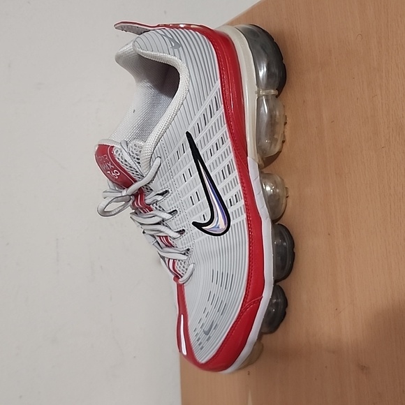 NIKE AIR VAPORMAX 360 SIZE 10 VAST GREY/WHITE-PARTICLE GREY AND RED. - Picture 14 of 17